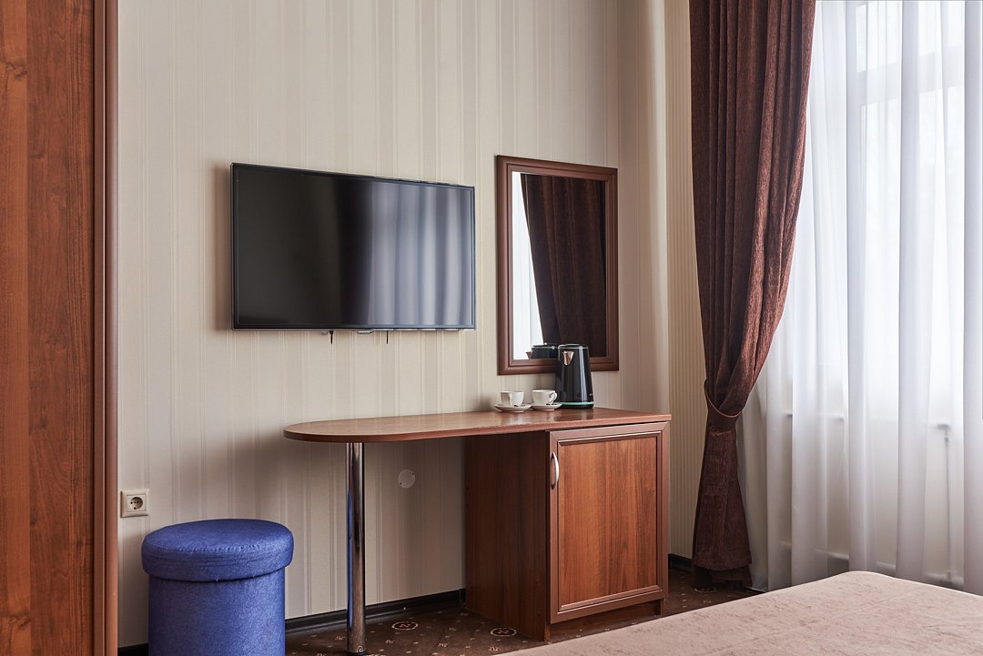 Полулюкс 4-местный 1-комнатный (с балконом, с видом на море)