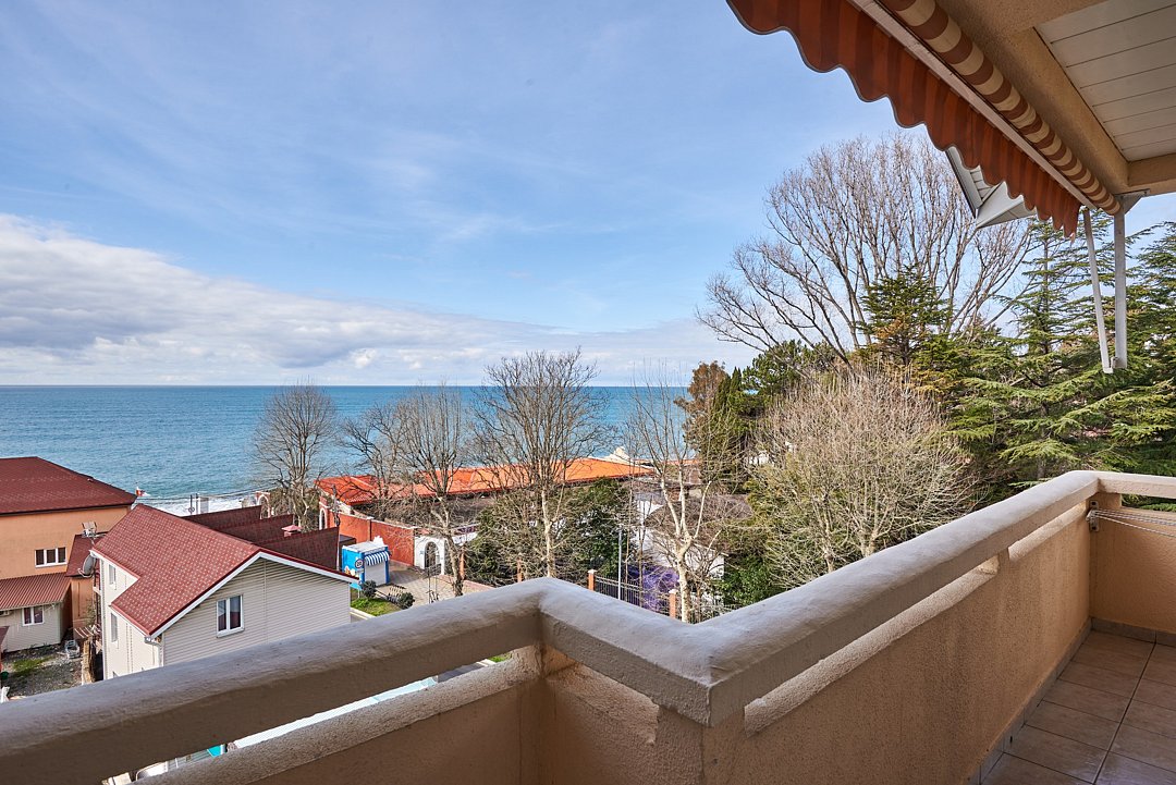 Полулюкс 4-местный 1-комнатный (с балконом, с видом на море)