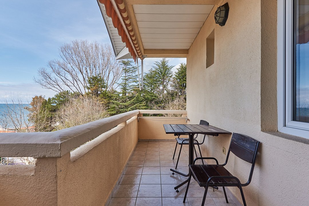 Полулюкс 4-местный 1-комнатный (с балконом, с видом на море)