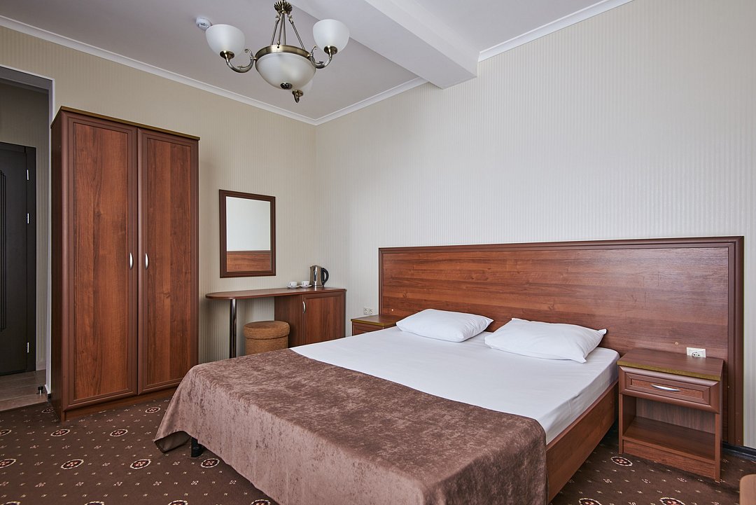 Полулюкс 4-местный 1-комнатный (с лоджией, с видом на море)