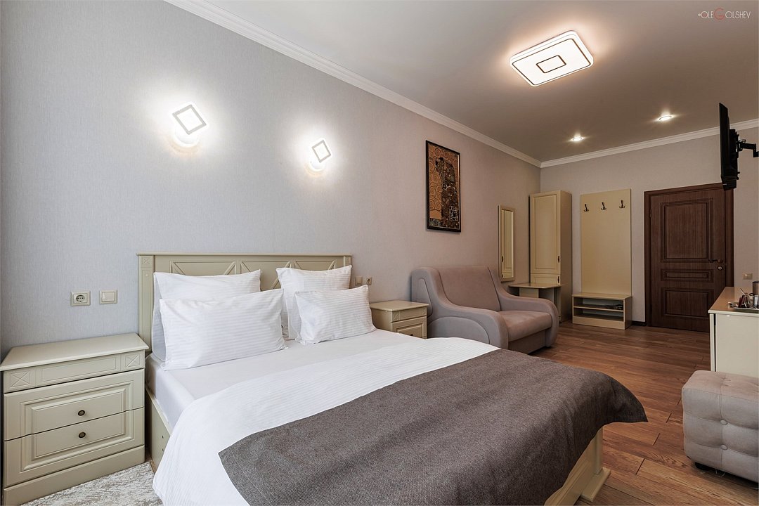 Полулюкс 2-местный 1-комнатный (с диваном, 2 этаж)