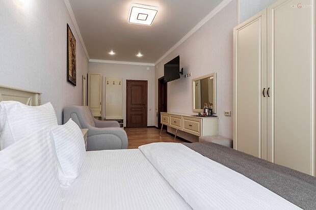 Полулюкс 2-местный 1-комнатный (с диваном, 3 этаж)