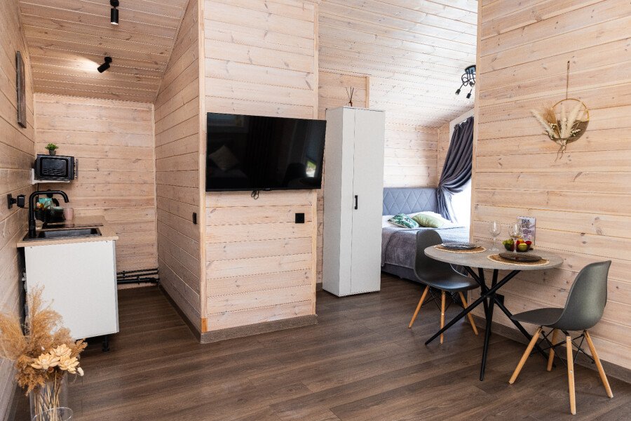 Домик у пруда 4-местный 1-комнатный (1 линия)