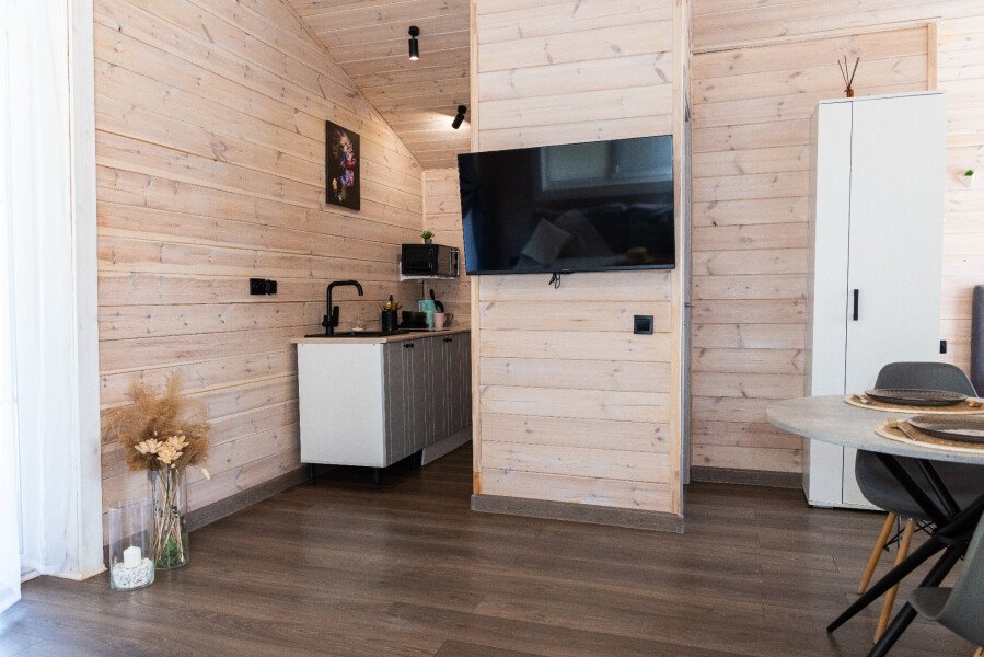 Домик у пруда 4-местный 1-комнатный (1 линия)