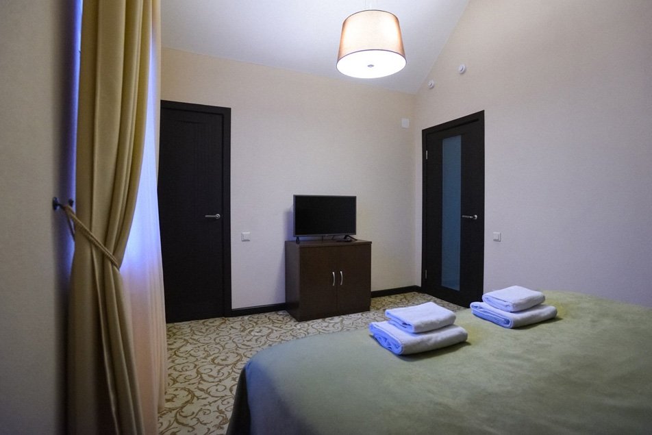 Коттедж 6-местный 3-комнатный (с сауной)