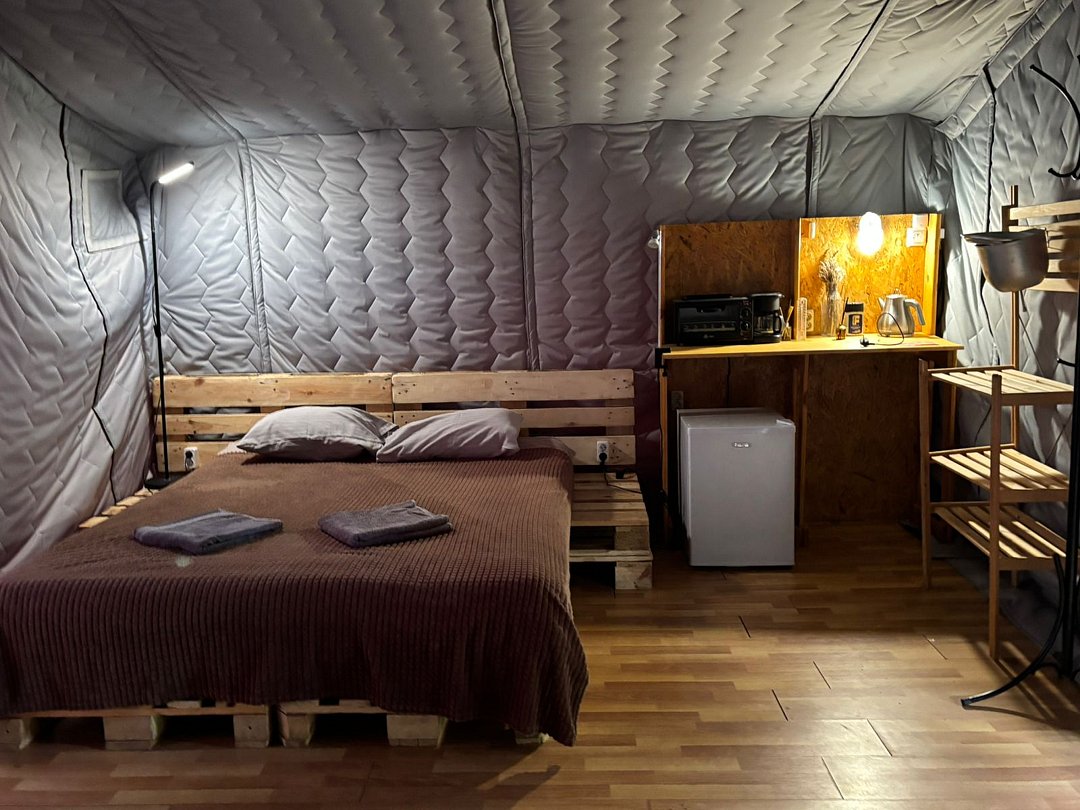 Тент-хаус 3-местный 1-комнатный (Семейный , б-у)