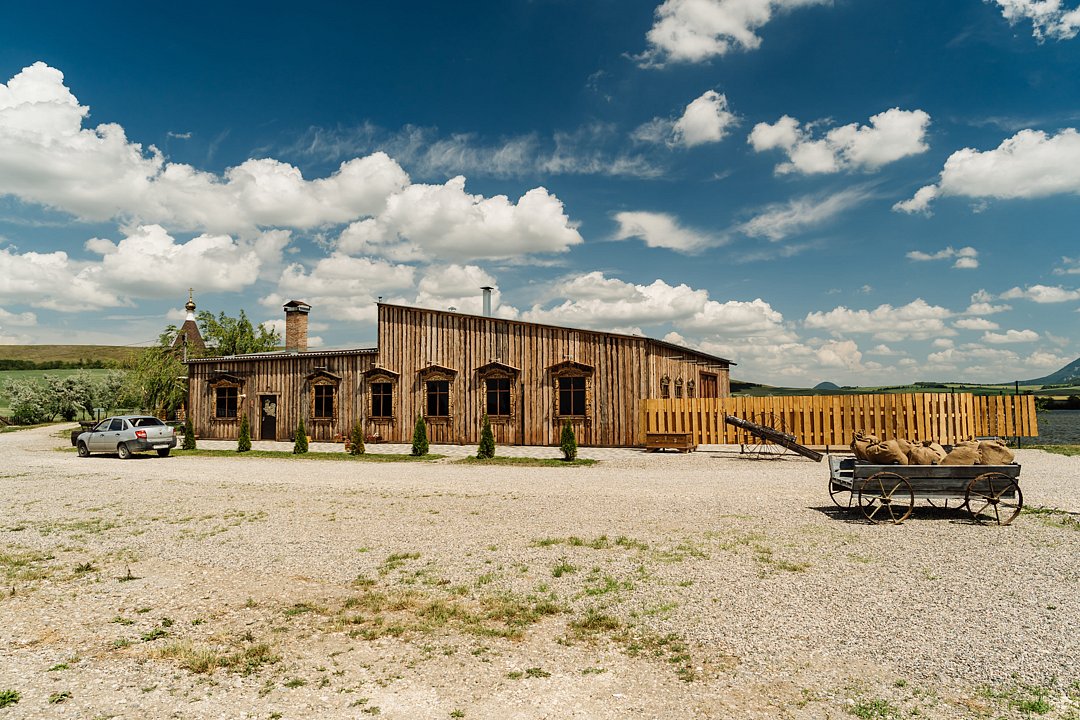 Дом 6-местный 3-комнатный (с бассейном и камином)