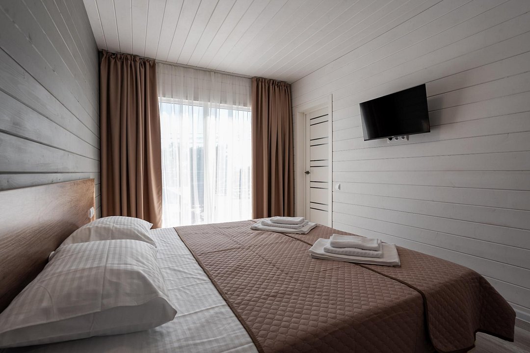 Номер 4-местный 2-комнатный (выход на бассейн)