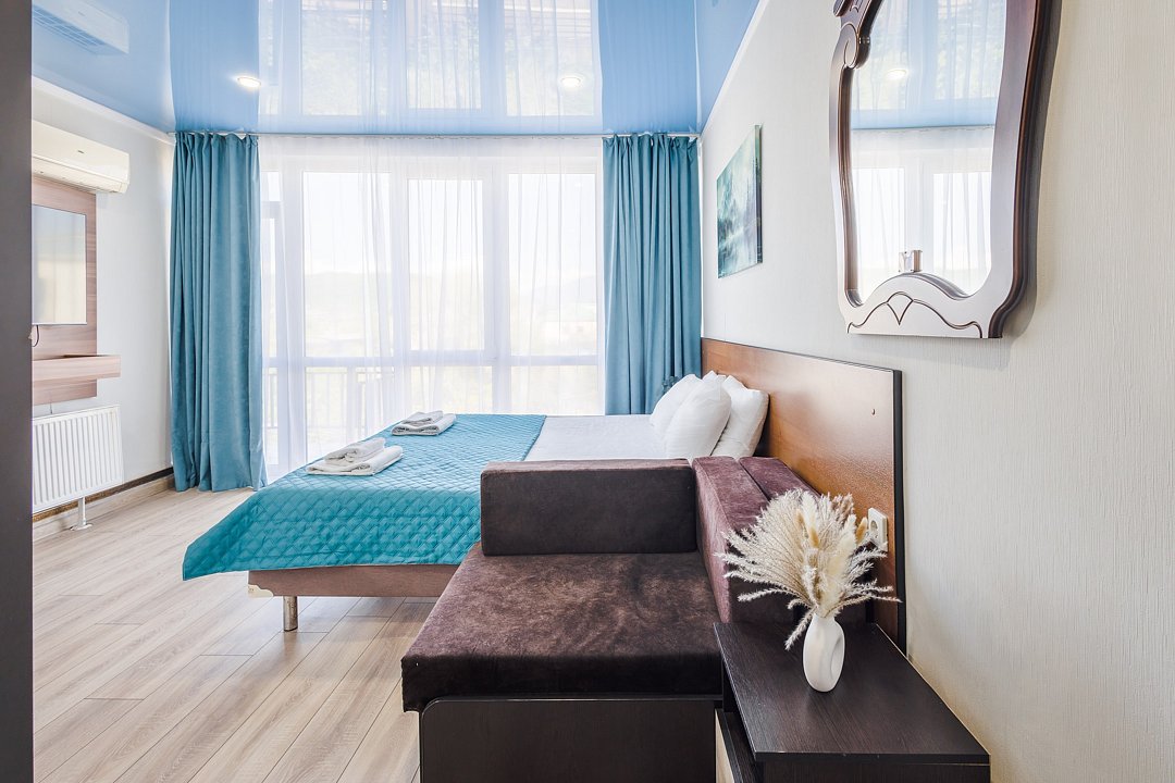 Комфорт 3-местный (с балконом и видом на горы)