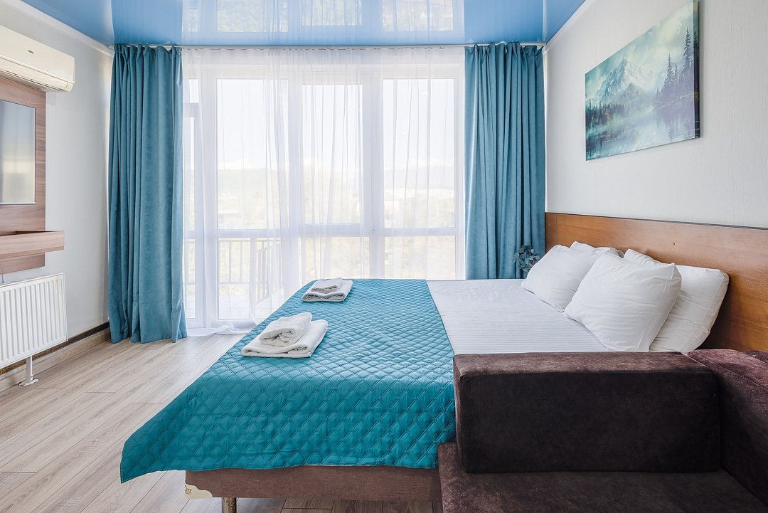 Комфорт 3-местный (с балконом и видом на горы)