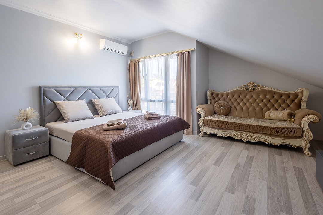 Люкс 4-местный (с балконом)