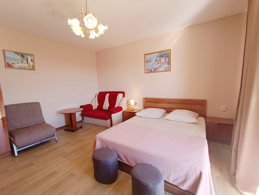 Полулюкс 5-местный (с балконом)