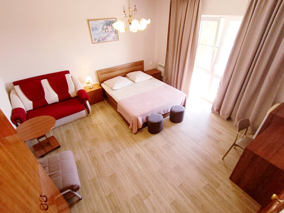 Полулюкс 5-местный (с балконом)