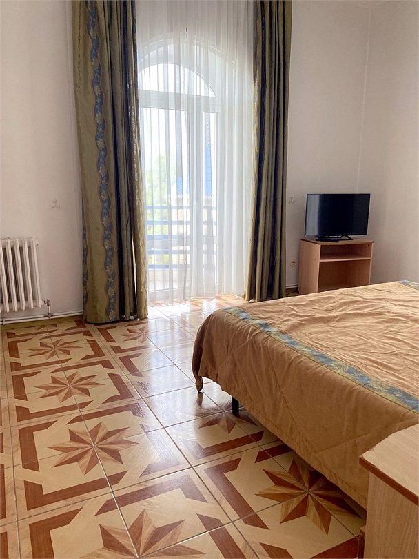 Апартаменты 6-местный 2-комнатный (с балконом)