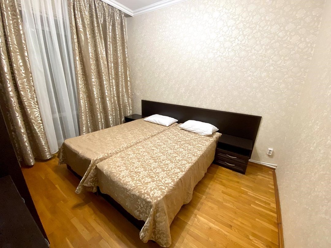 Апартаменты 6-местный 3-комнатный (с балконом)