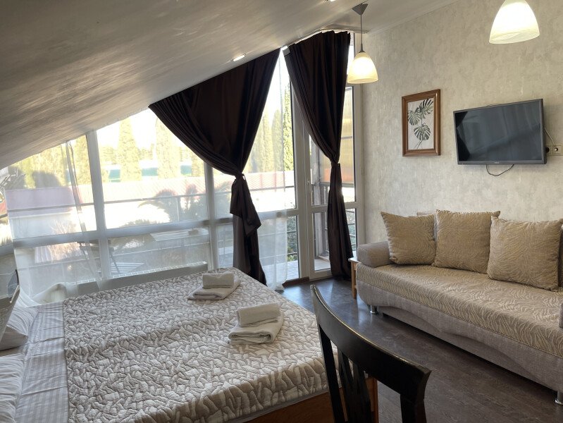 Делюкс 4-местный 1-комнатный (с балконом)