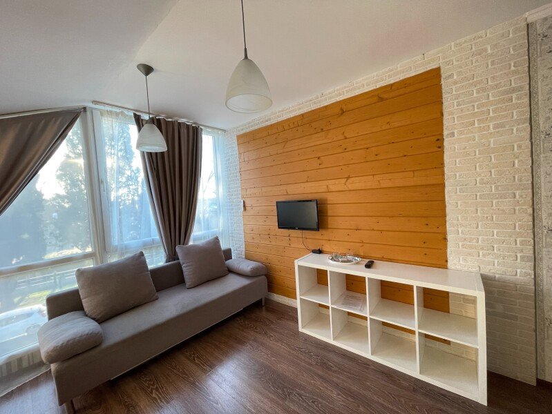 Делюкс 4-местный 1-комнатный (с витражным окном)