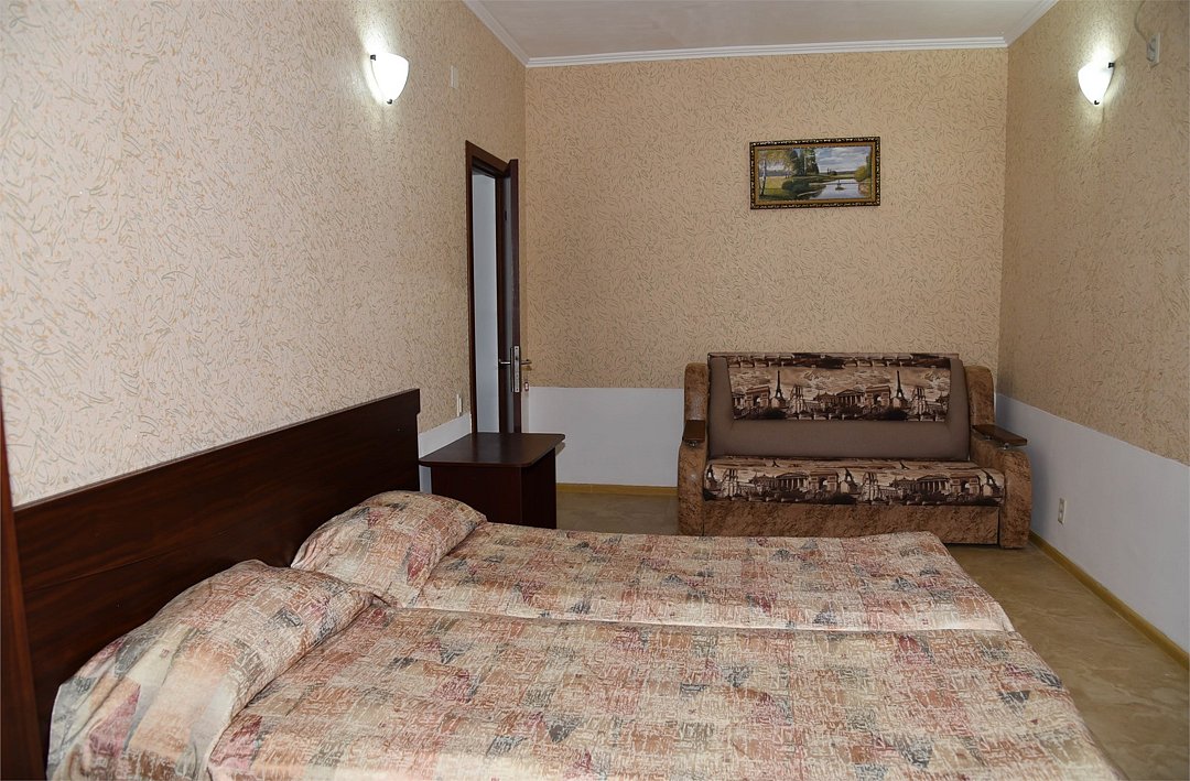 Номер 4-местный (полу-цоколь)