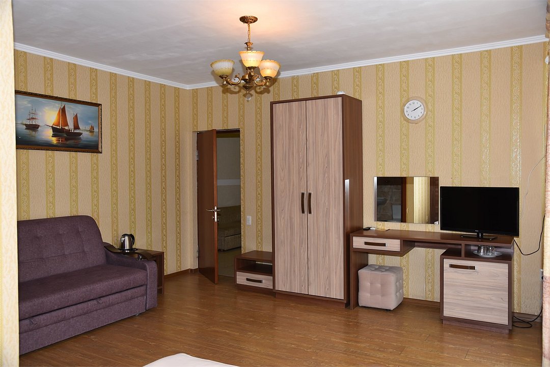 Номер 4-местный (с балконом)