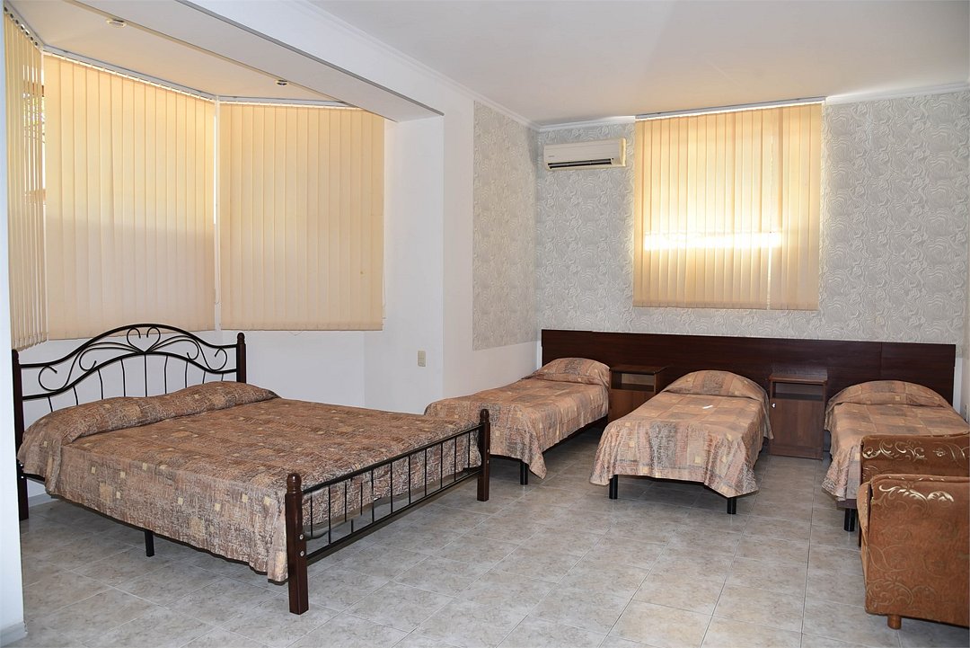 Номер 5-местный (полу-цоколь)