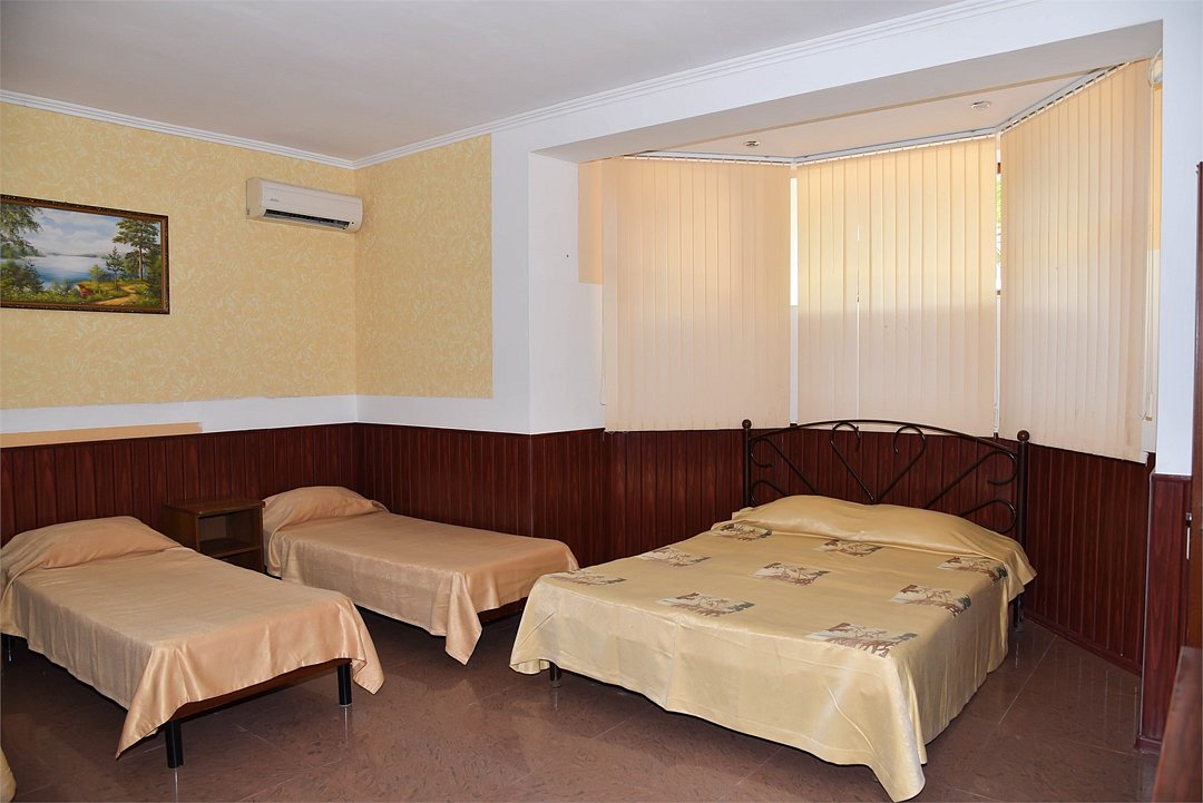 Номер 5-местный (полу-цоколь)