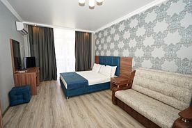 Стандарт 4-местный с диваном и с балконом, Гостевой дом Family Guest House, Лазаревское