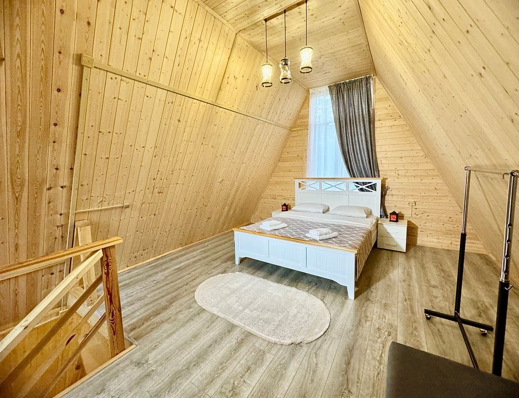 Афрейм 4-местный 2-уровневый с балконом