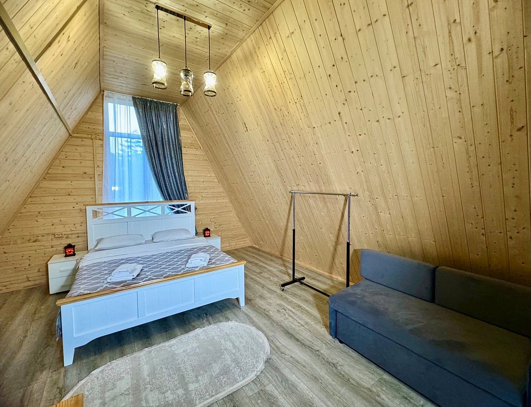 Афрейм 4-местный 2-уровневый с балконом