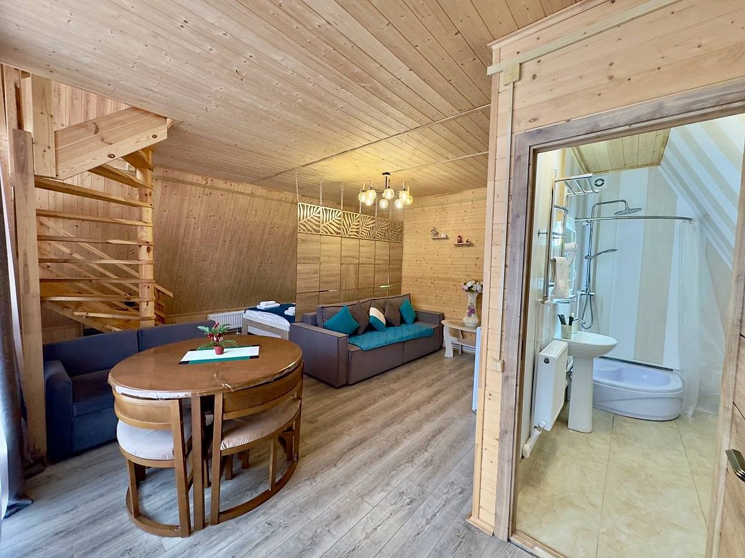 Афрейм 4-местный 2-уровневый с балконом