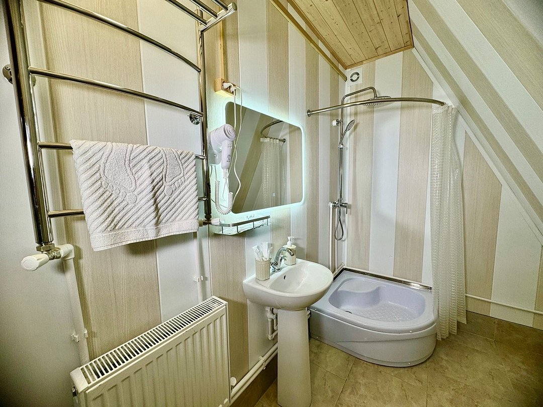 Афрейм 4-местный 2-уровневый с балконом