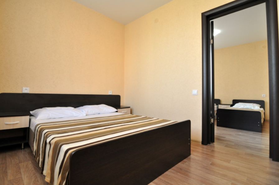 Семейный 4-местный 2-комнатный (с балконом)