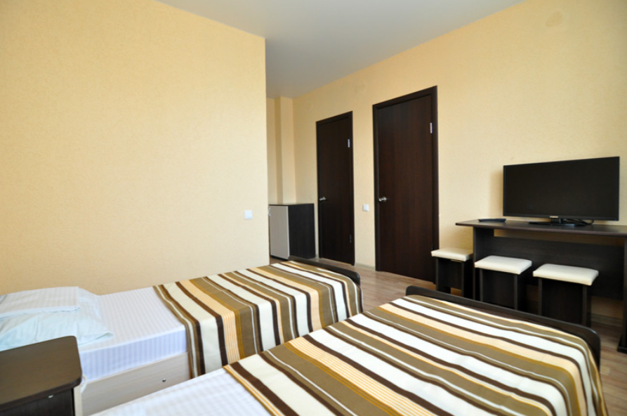 Семейный 4-местный 2-комнатный (с террасой)