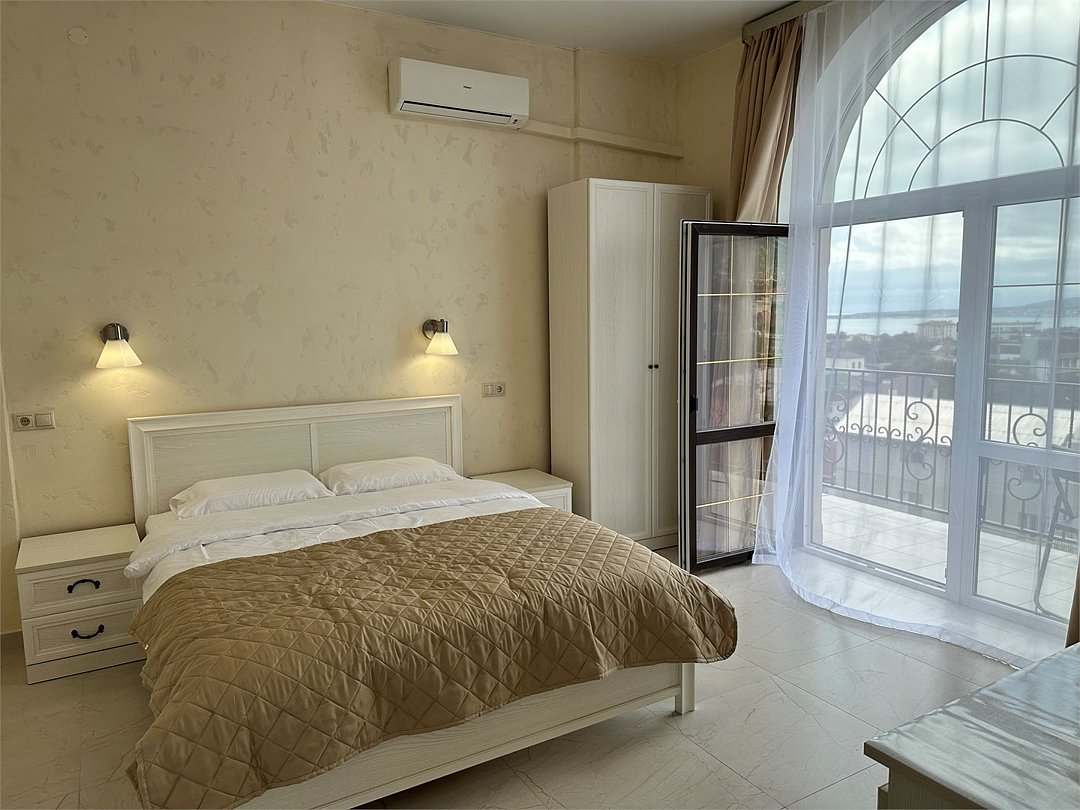 Люкс 4-местный 2-комнатный (вид на море)