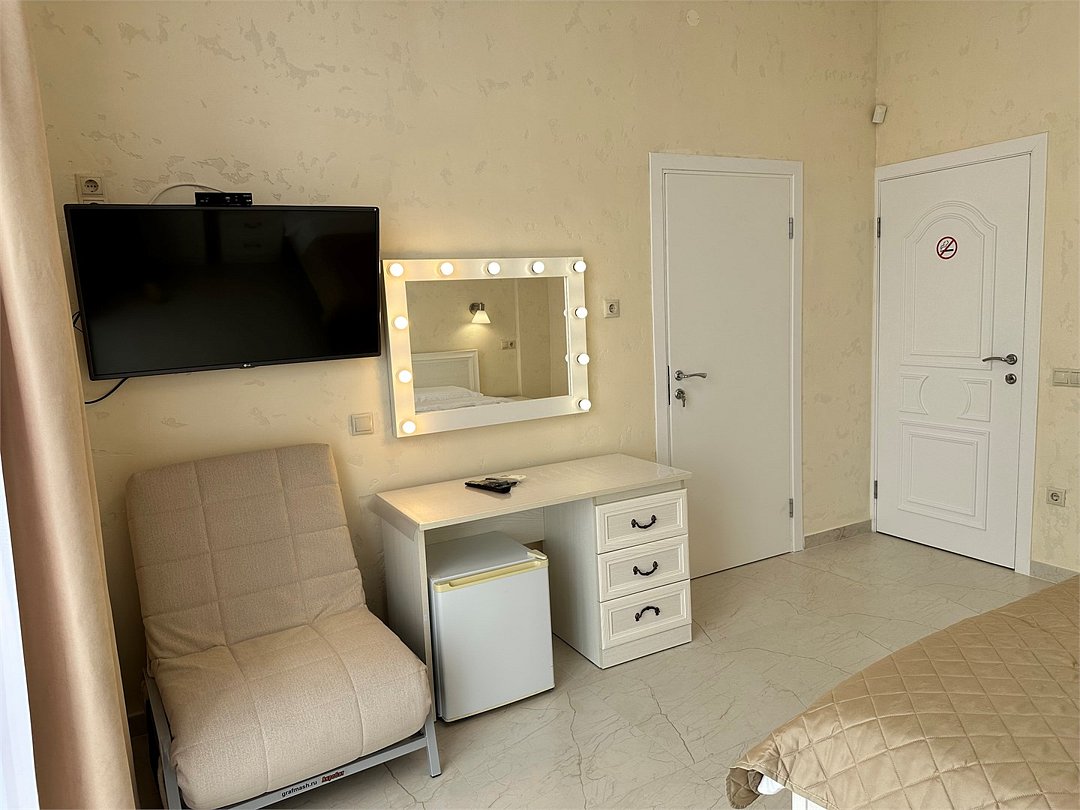 Люкс 4-местный 2-комнатный (вид на море)