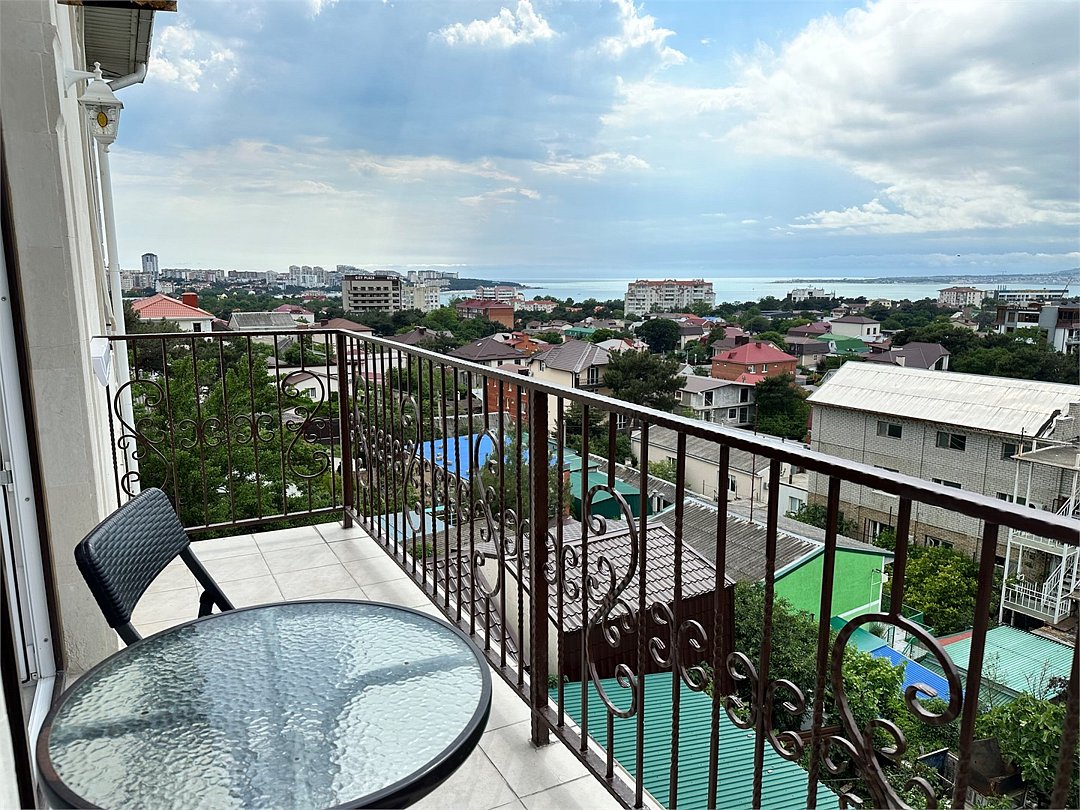 Люкс 4-местный 2-комнатный (вид на море)