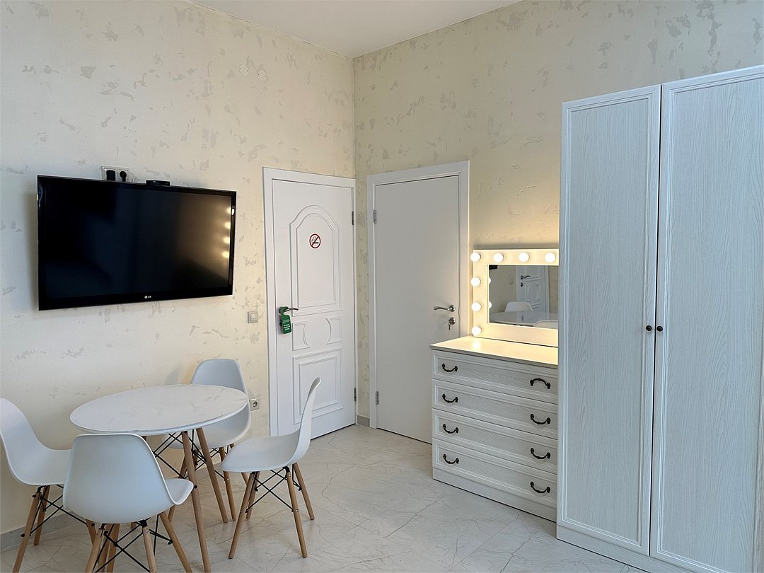 Люкс 5-местный 2-комнатный (с кухей и балконом)