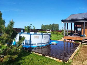 Частный дом с панорамными окнами с выходом на террасу и баней на дровах