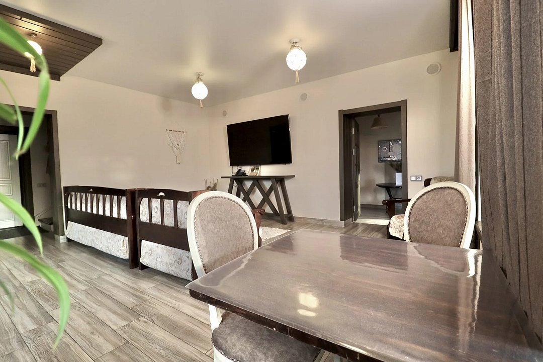 Дом 8-местный 3-комнатный (Виноград)