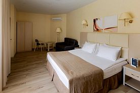 Двухместный люкс Premium с балконом двуспальная кровать, Курорт АМАКС Красная Пахра, Москва
