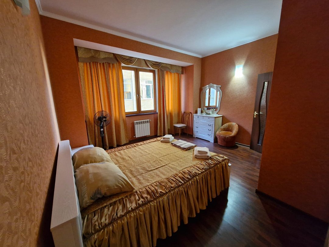 Семейный 5-местный 3-комнатный (с кухней и балконом)