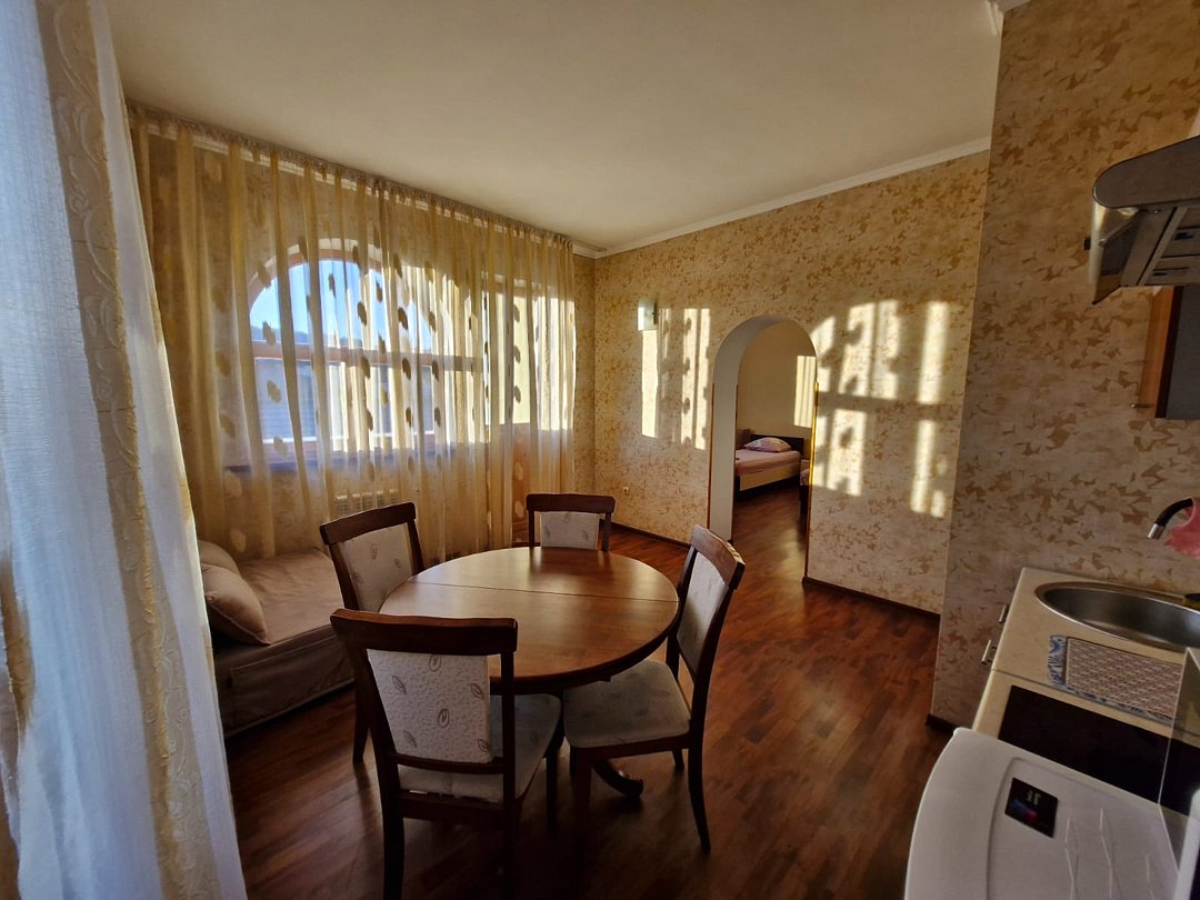 Семейный 5-местный 3-комнатный (с кухней и балконом)