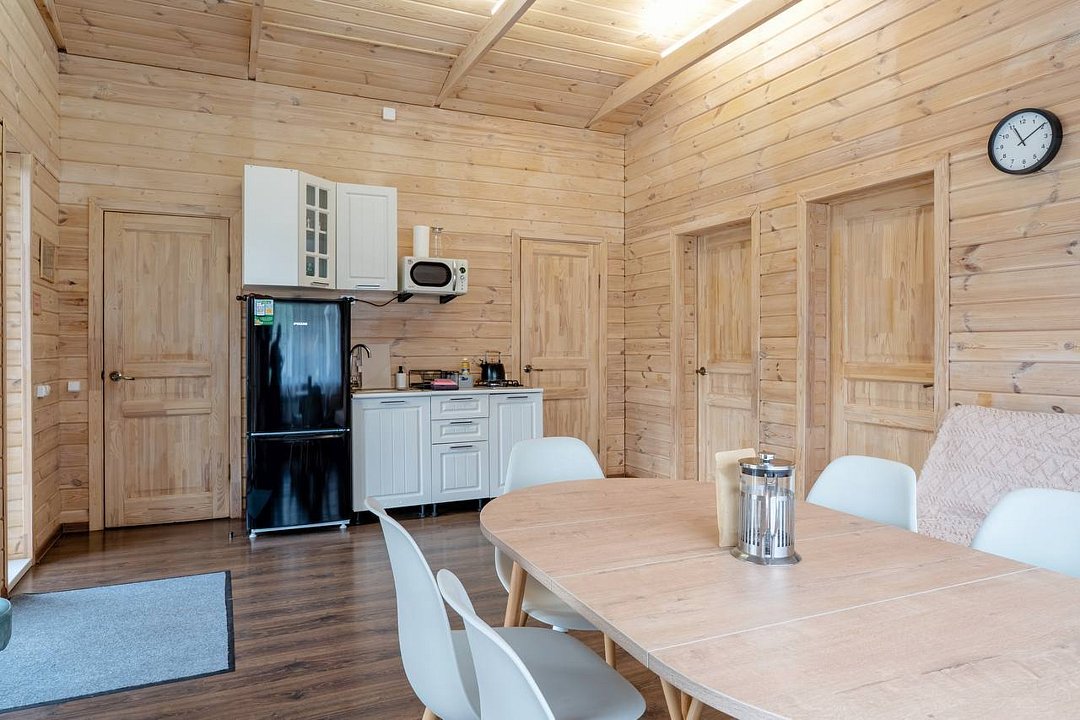 Коттедж 5-местный 2-комнатный (с террасой и панорамными окнами)