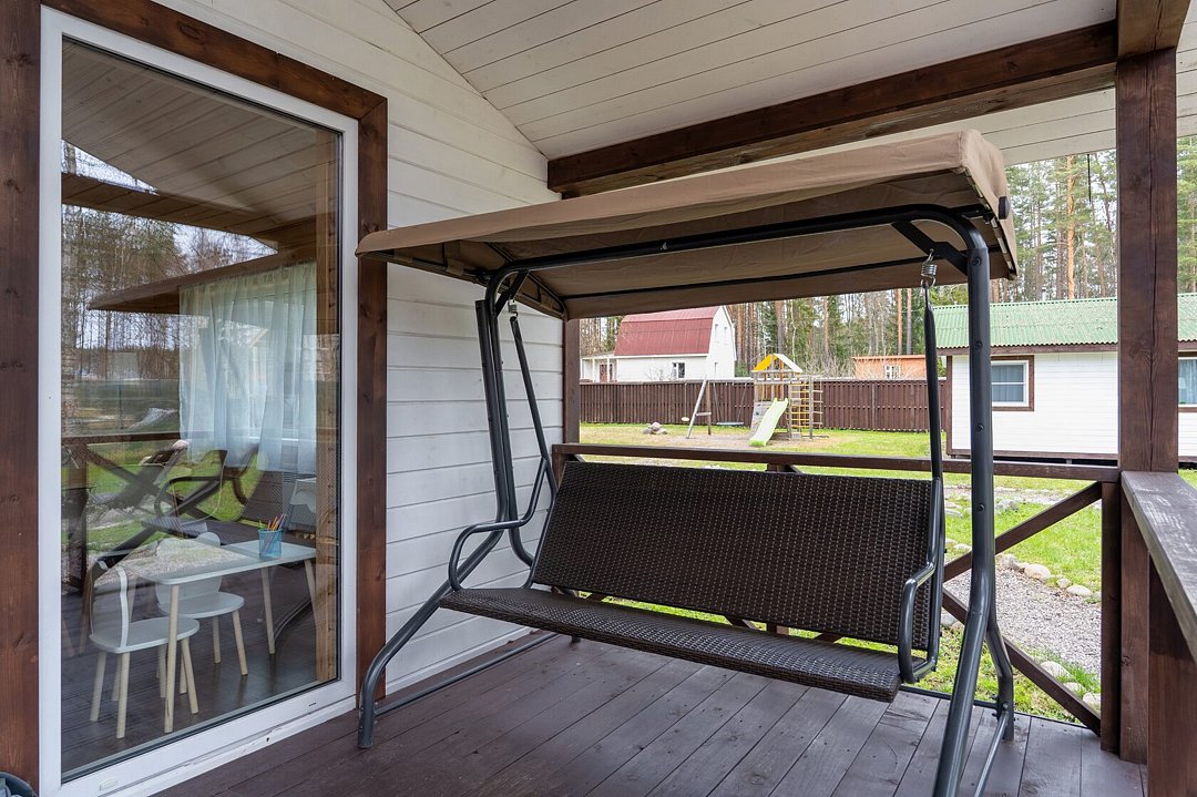 Коттедж 5-местный 2-комнатный (с террасой и панорамными окнами)