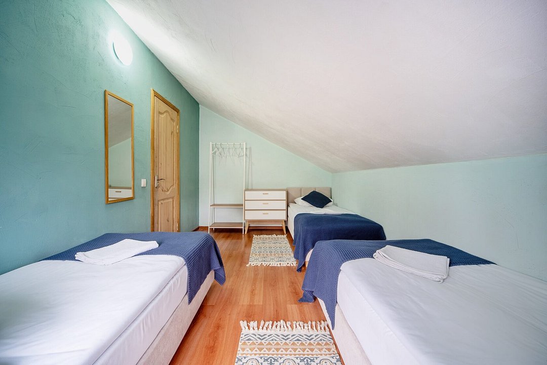 Коттедж 7-местный 3-комнатный 2-этажный (с баней)