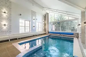 Бассейн — Коттедж «Замок Anstar House Vatutinki», Троицк