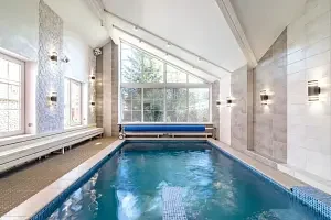 Бассейн — Коттедж «Замок Anstar House Vatutinki», Троицк