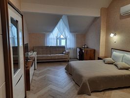 Первая категория с широкой кроватью и диваном, База отдыха Озёрная, Печорский район