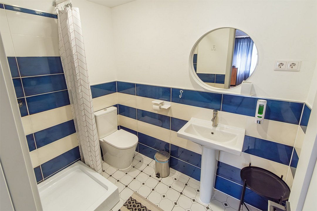 Стандартный 4-местный с удобствами (2 этаж)