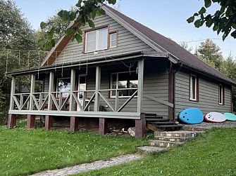 Частный дом у озера