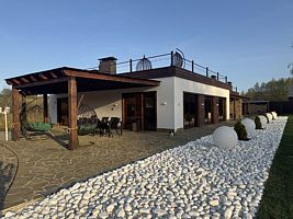 Номер лофт с домашним кинотеатром, База отдыха White Grove , Бугры